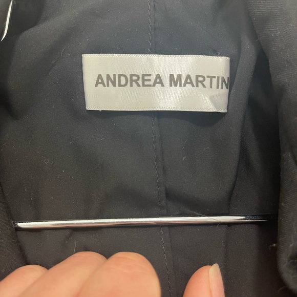 Andrea Martin Broken blazer. - Picture 5 of 7